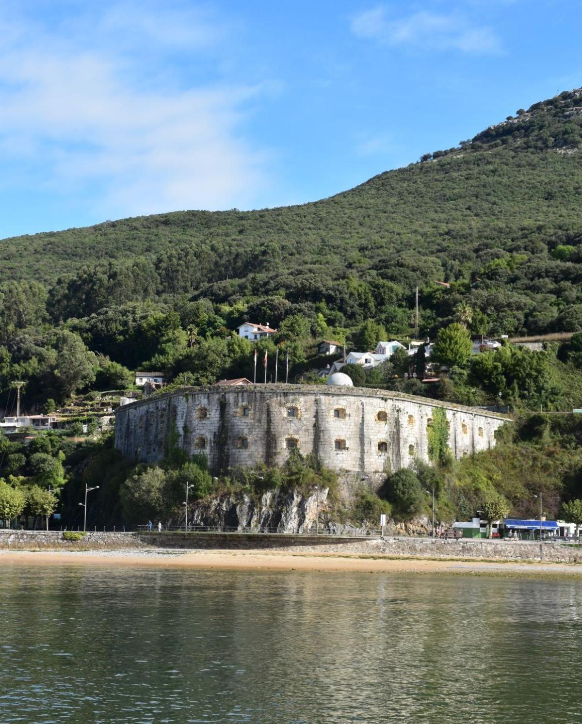 Apartamentos Tierra Y Arte Santoña Esterno foto